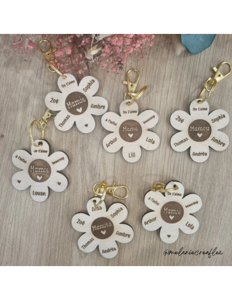 Porte-clés fleur en bois – 6 pétales personnalisées