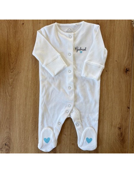 Pyjama blanc personnalisé – Prénom & petit cœur (Naissance à 3 mois)