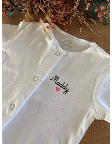 Pyjama blanc personnalisé – Prénom & petit cœur...