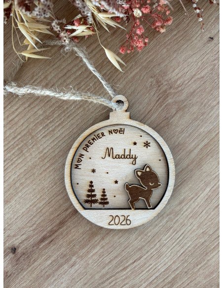 Boule de Noël personnalisée en bois – Prénom + date – Motif Biche