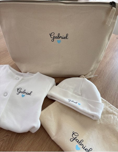 Coffret naissance personnalisé avec prénom – Pyjama, bonnet, pochon et pochette