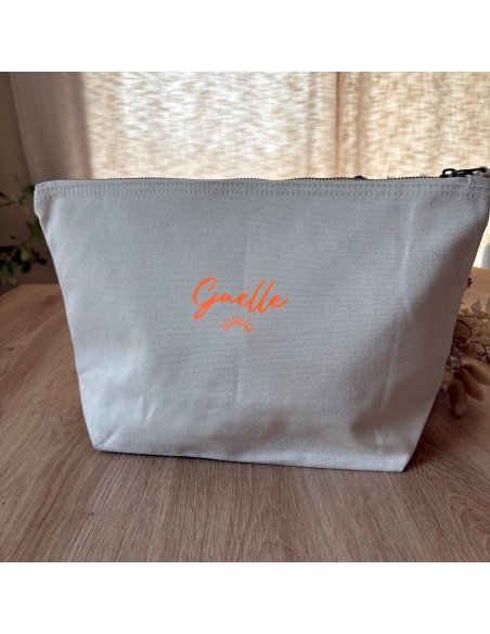 Grande pochette personnalisée BEIGE – 5L (23×23×11 cm) soleil + PRENOM orange FLUO