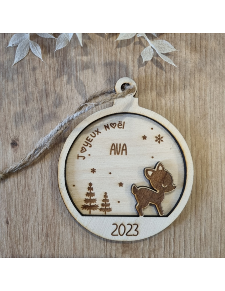 Boule de Noël personnalisée en bois – Prénom + date – Motif Biche