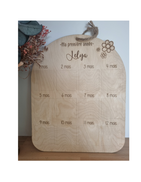 🌟 Plaque souvenir en bois – “Ma première année” personnalisée avec prénom thème fleur