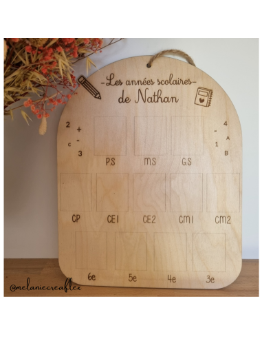 📚🖍️ Plaque en bois personnalisée – “Les années scolaires” avec photos de la PS à la 3e