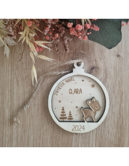 Boule de Noël personnalisée en bois – Prénom + date – Motif Biche