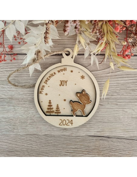 Boule de Noël personnalisée en bois – Prénom + date – Motif Biche