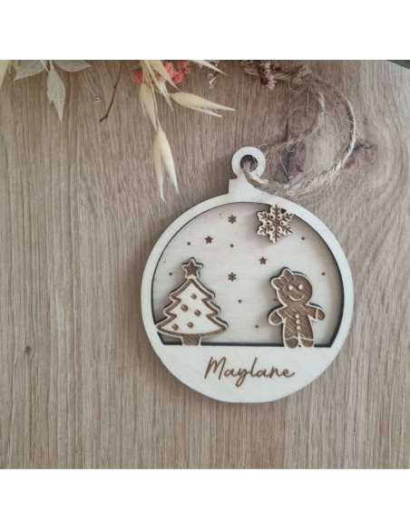 Boule de Noël personnalisée en bois – Prénom -Motif pain d'épice fille