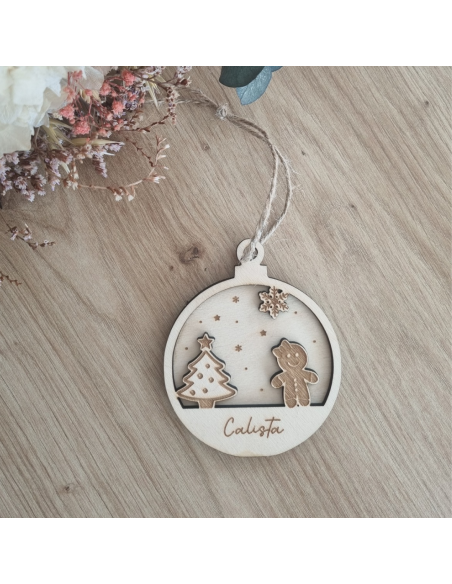 Boule de Noël personnalisée en bois – Prénom -Motif pain d'épice fille