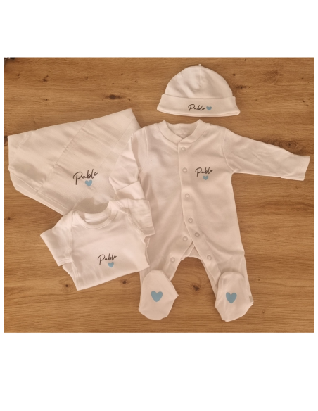 Pack naissance personnalisé – Pyjama, body, lange & bonnet (prénom et logo)
