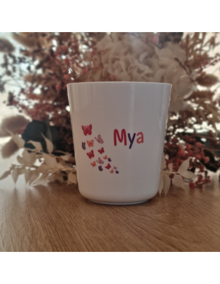 Gobelet enfant en polymère blanc – Prénom + motif papillon