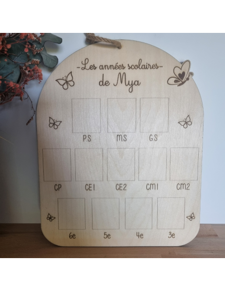 📚🖍️ Plaque en bois personnalisée – “Les années scolaires” motif papillon