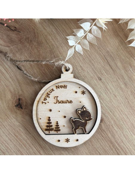Boule de Noël personnalisée en bois – Prénom + date – Motif Biche