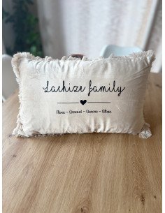Coussin personnalisé “Famille” – Beige & Noir – 30x50 cm