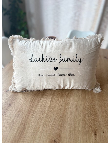 Coussin personnalisé “Famille” – Beige & Noir – 30x50 cm