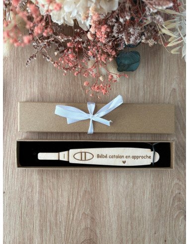 Test de grossesse en bois – Annonce personnalisée