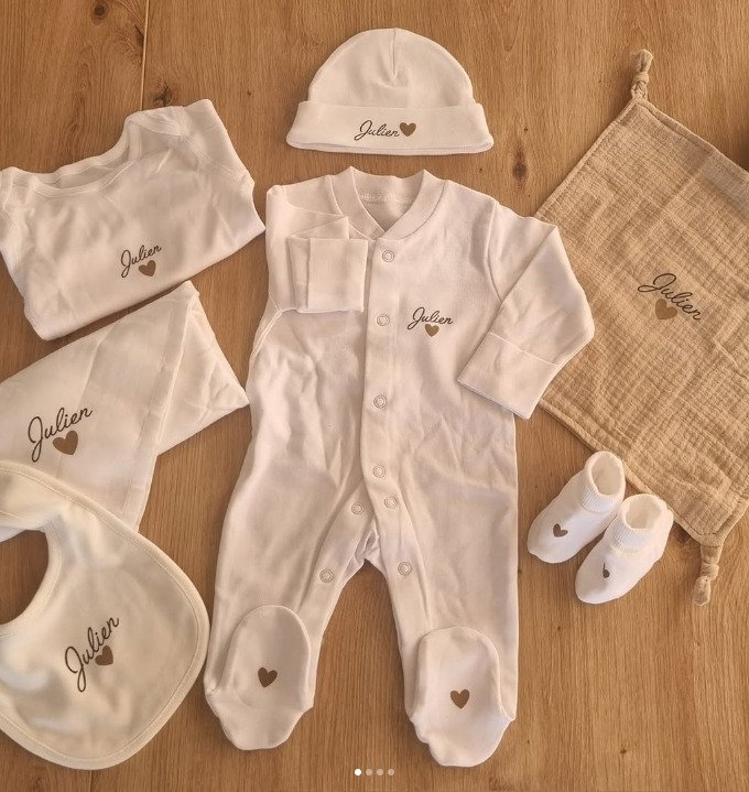 Pourquoi offrir une tenue de naissance personnalisée est le plus beau des cadeaux ?